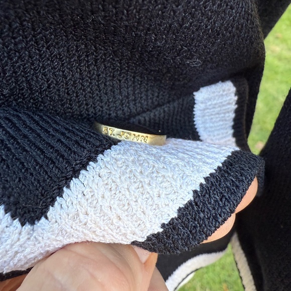 St. John Collection Women's Front Zip Sweater Sz 2 - Picture 6 of 6